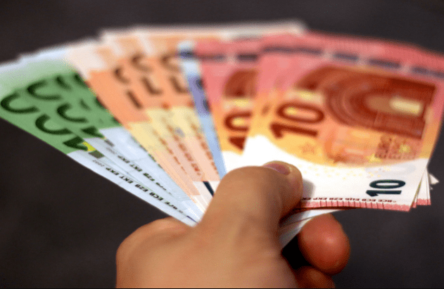 when are £225 cost of living payments made