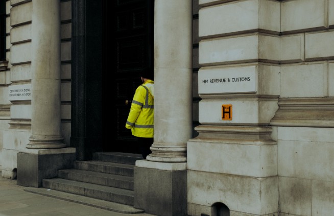 HMRC Savings Account Tax Warning for UK Holders