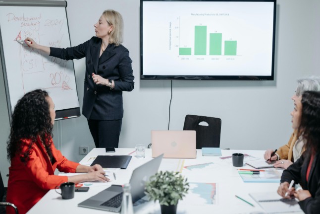 How Can Enterprise Leaders Capitalise on Business News Tips UK?