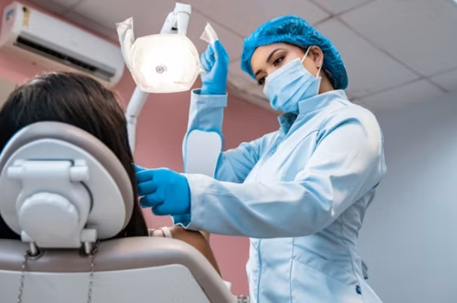 How much do dentists make a year