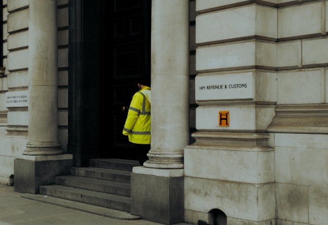 Why Is HM Revenue and Customs Calling You From 0300 200 3884
